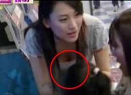 大胸女主播走光